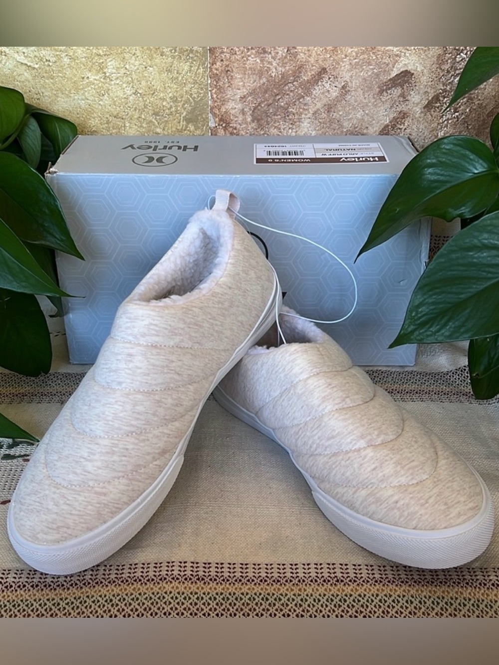 NEW Hurley Women’s Arlo Puff Lined Clog Slippers Slip-On Cream Off White Shoes